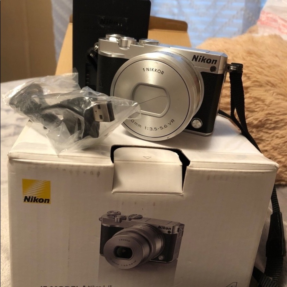 Nikon J5 model
